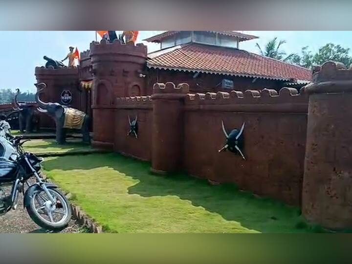 हॉटेलमध्ये आल्यावर ग्राहकाला प्रथम शेंगा आणि गूळ दिले जाते. आजही ग्रामीण भागात आजही घरी आलेल्या व्यक्तीला शेंगा आणि गूळ देऊन स्वागत केले जाते. आपली परंपरा जपण्याचा हा एक प्रयत्न.