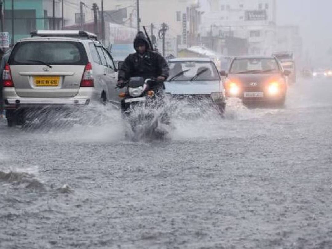 TN Rain Alert: மீண்டும் மீண்டும் மழை.. 20, 21, 22-இல் வெளுக்கப்போகும் கனமழை.. எந்தெந்த மாவட்டங்களில் தெரியுமா? முழு அப்டேட்.. Rain Roundup heavy rains to be expected in Tamilnadu for next few days as a result of low pressure TN Rain Alert: மீண்டும் மீண்டும் மழை.. 20, 21, 22-இல் வெளுக்கப்போகும் கனமழை.. எந்தெந்த மாவட்டங்களில் தெரியுமா? முழு அப்டேட்..