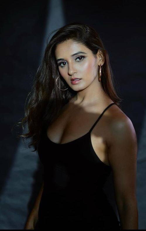 शक्ती मोहननं स्टार प्लसवरील डान्स रिअ‍ॅलिटी शो ‘डान्स प्लस’ (Dance Pluse) मध्ये जज म्हणूनही काम केलं आहे