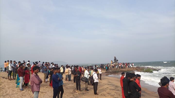 తగరపువలస అనిట్స్ కాలేజ్ కు చెందిన ఇద్దరు ఇంజనీరింగ్ విద్యార్థులు గల్లంతయ్యారని సమాచారం