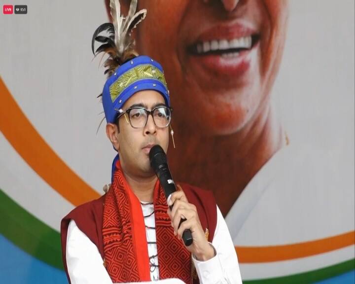 সাহস থাকলে বিতর্কে বসুন, মেঘালয় সরকারকে চ্যালেঞ্জ অভিষেকের। মেঘালয় বিধানসভায় প্রধান বিরোধী দল তৃণমূলই।  এই আবহে মেঘালয়েও পায়ের তলার মাটি পোক্ত করছে তৃণমূল।