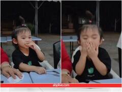 ललचाने के बाद बच्चे को थमाया नींबू, चखते ही होश हो गए ढीले