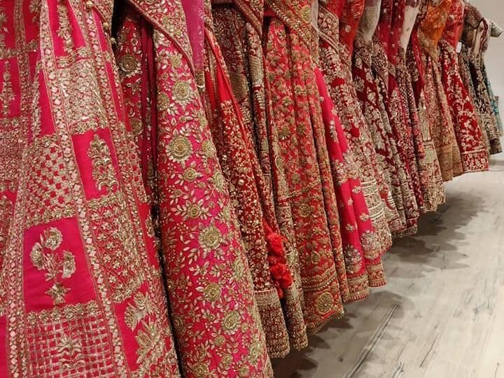 If you are buying a lehenga on rent for marriage  function, here is the whole process you should know How To Take Rented Lehnga: शादी के लिए रेंट पर लहंगा खरीदने जा रही हैं तो यहां जान लीजिए पूरी  प्रक्रिया