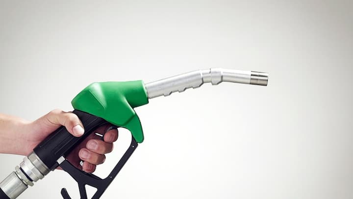 বিশ্ববাজারে ওঠানামায়, মারাত্মক প্রভাব পড়ছে জ্বালানির ওঠানামায়। এর নয় থেকে ব্যাতিক্রম নয় ভারতীয় শেয়ার বাজার