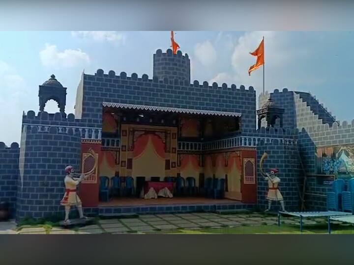 सिंधुदुर्ग, विशाळगड, पन्हाळा, सिंहगड,पारगड, प्रतापगड, रायगड, राजगड, तोरणा, शिवनेरी अशी भोजनाच्या दालनांची नावे आहेत.