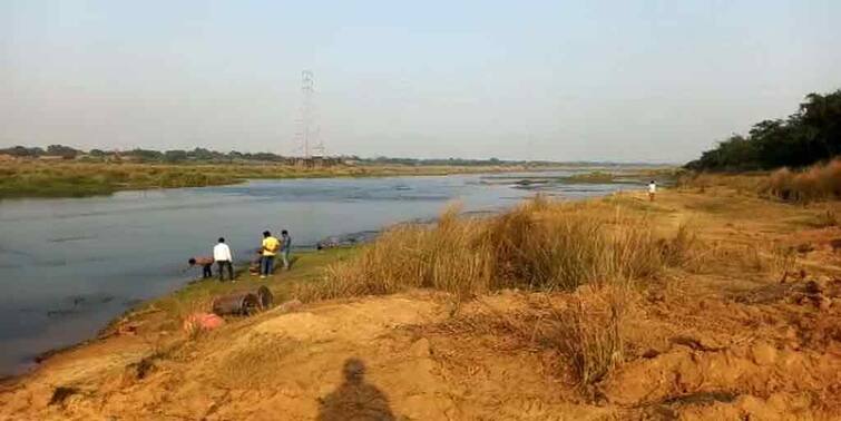 Paschim Medinipore Kharagpore Administration vigil overnight to stop sand trafficking 9 machine recovered Paschim Medinipore : রাতের অন্ধকারে ম্যরাথন তল্লাশি খড়গপুরে, কংসাবতী নদী থেকে বাজেয়াপ্ত ৯টি বালি তোলার যন্ত্র