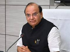 केजरीवाल को झटका! दिल्ली LG ने DDC उपाध्यक्ष को किया बर्खास्त, दफ्तर में लगवाया ताला