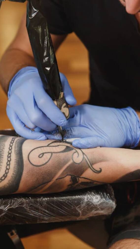 टैटू बनवाने के बाद ब्लड डोनेट करें कि नहीं?