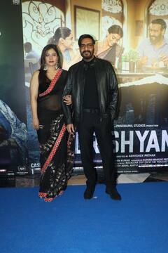 Drishyam 2 Screening: अजय-काजोल ने की ट्वीनिंग तो पति को किस करती दिखी श्रिया सरन, एक क्लिक में देखें सारी तस्वीरें