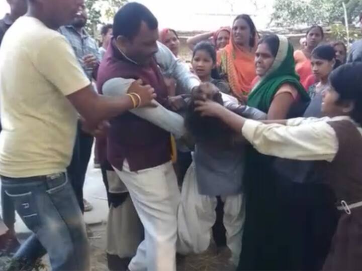 Azamgarh News: स्कूल प्रबंधक की घिनौनी करतूत, कमरे में अकेले न आने पर छात्रा को बुरी तरह पीटा UP News The school manager badly thrashed the girl student as not to come alone in his room in Azamgarh ann Azamgarh News: स्कूल प्रबंधक की घिनौनी करतूत, कमरे में अकेले न आने पर छात्रा को बुरी तरह पीटा