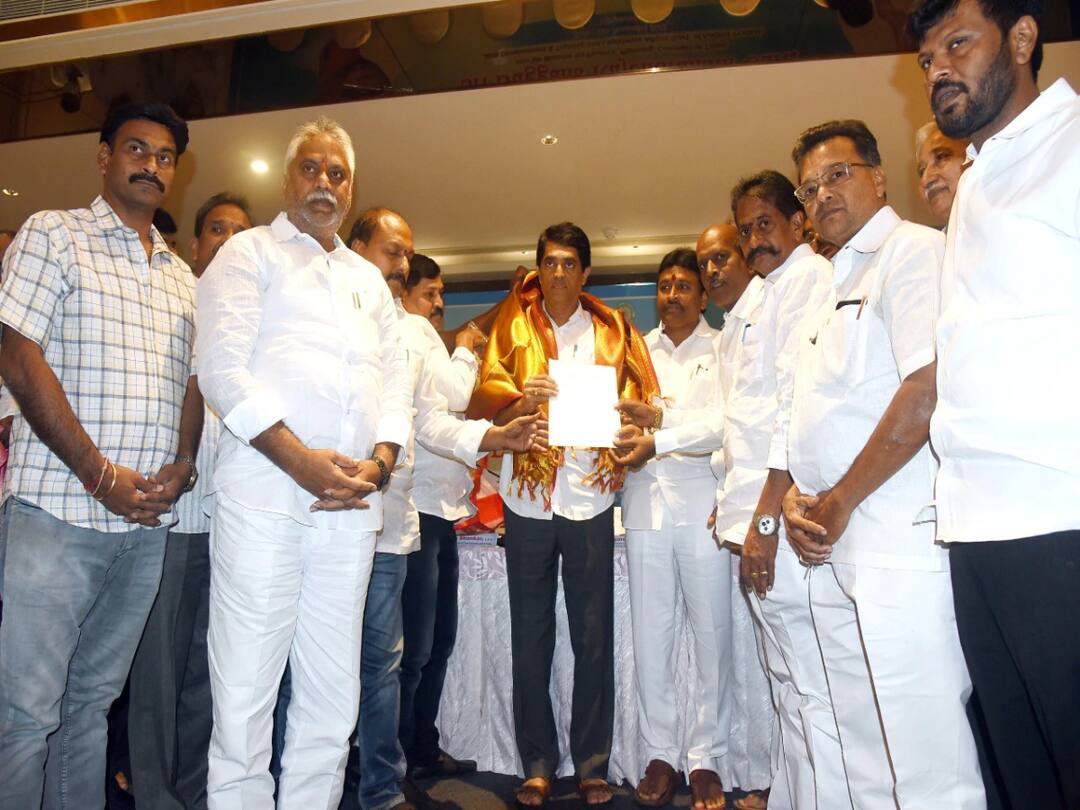 Vijayawada Minsiter Buggana Rajendranath Reddy comments in Trade Advisory committee meeting DNN Minister Buggana : జై జవాన్, జై కిసాన్, జై బిజినెస్ మెన్ ఇదే వైసీపీ ప్రభుత్వ నినాదం- మంత్రి బుగ్గన