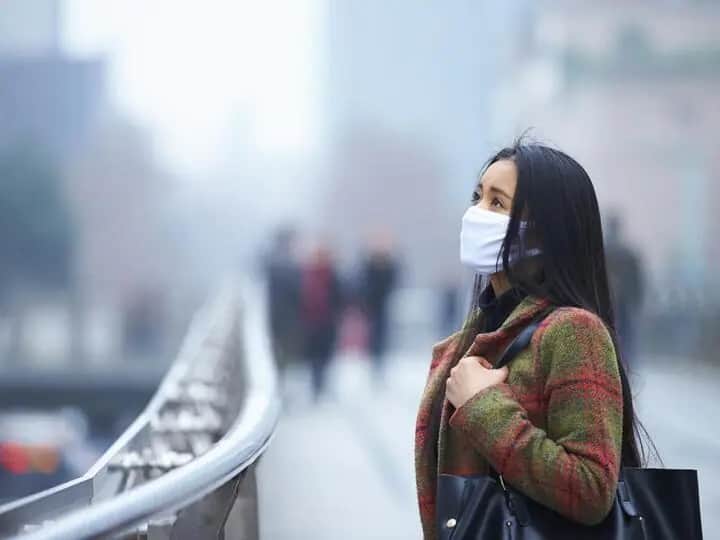 Air Pollution Effect On Eyes use these 5 tips to get rid of eyes burning marathi news Air Pollution Effect On Eyes : वायुप्रदूषणाचा डोळ्यांवर परिणाम होतोय? प्रदूषणामुळे डोळ्यांतील जळजळ दूर करण्यासाठी 'या' टीप्स वापरा