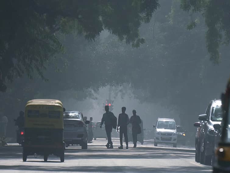 Delhi Sees Season's Lowest Temperature At 9.6 Deg Celcius, Air Quality Remains Poor Delhi Sees Season's Lowest Temperature At 9.6 Deg Celcius, Air Quality Remains 'Poor'