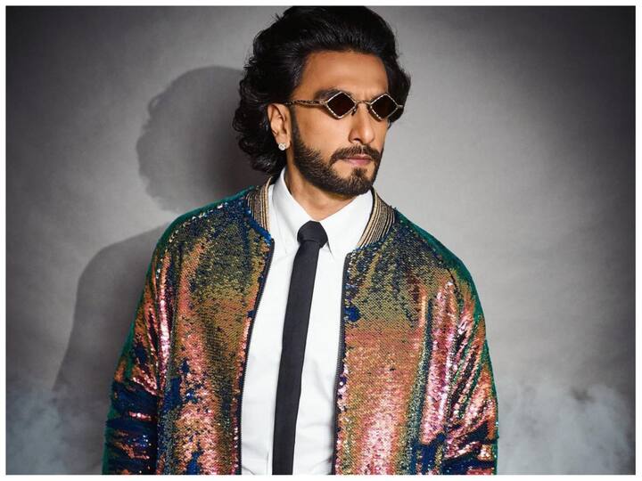 रणवीर सिंह– इस लिस्ट में रणवीर सिंह का भी नाम शामिल है. रिपोर्ट्स की मानें तो फिल्म ‘बार बार देखो’ में मेकर्स पहले रणवीर सिंह को साइन करना चाहते थे. लेकिन रणवीर ने इस फिल्म को करने से मना कर दिया क्योंकि तब इसमें दीपिका को लिया जा रहा था. लेकिन बाद में फिल्म की कास्ट बदल दी गई और इसमें कैटरीना कैफ के साथ सिद्धार्थ मल्होत्रा नजर आए थे.