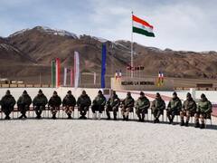 India-China Conflict: भारत चीन सीमा विवाद के बीच रक्षा सचिव ने तस्वीर खिंचवाई जहां सैनिकों ने की थी फतेह, देखें तस्वीरें