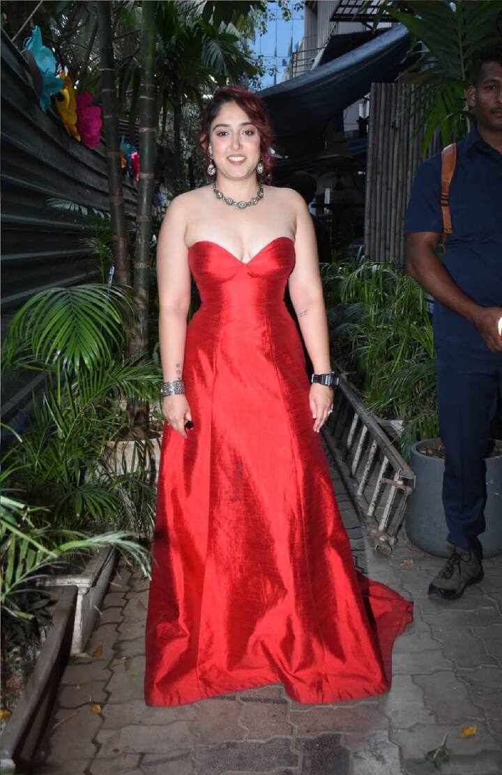 বাগদান সারলেন বলিউড সুপারস্টার আমির খানের কন্যা ইরা খান। দীর্ঘদিনের প্রেমিক নুপূর শিখারের সঙ্গে বাগদান সম্পন্ন হল তাঁর।