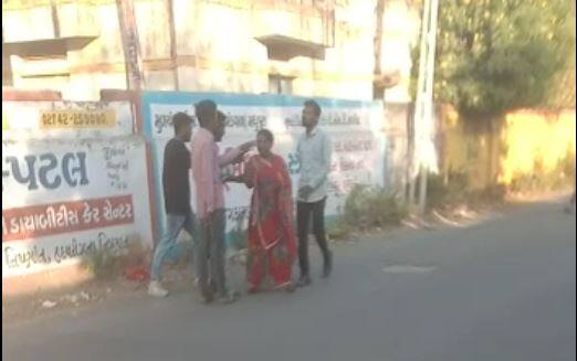 Sword attack on mother and son in Palanpur CRIME NEWS: પાલનપુરમાં નજીવી બાબતે માતા-પુત્ર પર તલવાર વડે હુમલો
