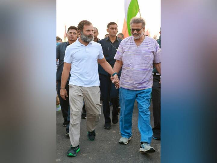 Tushar Gandhi: Congress leader Rahul Gandhi was joined by Mahatma Gandhi's great-grandson Tushar Gandhi on the party's 'Bharat Jodo Yatra.' He joined Rahul Gandhi in the Bharat Jodo Yatra at Shegaon in Maharashtra's Buldhana district this morning, with the Congress hailing his participation as 