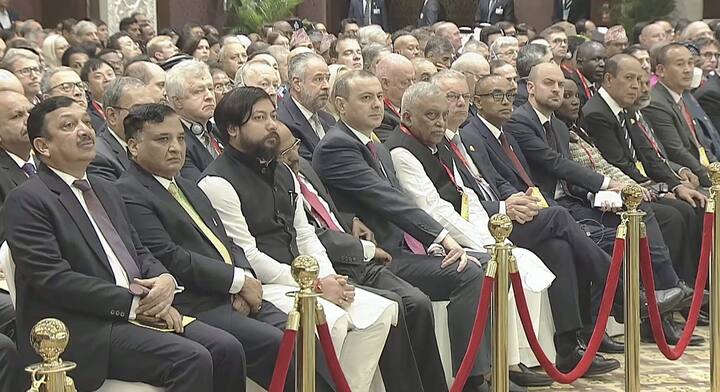 अनेक देशासाठी दहशतवाद पोसणं किंवा त्याची निर्यात करणं हा त्यांच्या परराष्ट्र धोरणाचा (Foreign Policy) भाग आहे, अशा देशांवरही कठोर कारवाई व्हायला हवी.. अशा देशांवरील कारवाई करताना संबंधित देशांबरोबरचे व्यापारी हितसंबंध आड येता कामा नये अशी अपेक्षा त्यांनी व्यक्त  केली.