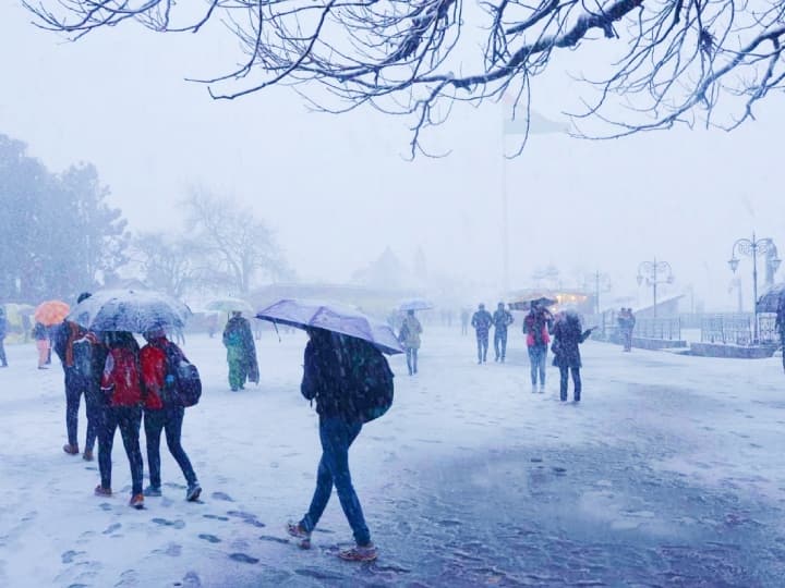 Weather Update : शिमलासह मनालीमध्येही बर्फवृष्टी, काही ठिकाणी पावसाचा अंदाज; आज देशभरात हवामान कसे असेल? weather updates today january 21 delhi temperature rain forecast snowfall for hill regions imd alert Weather Update : शिमलासह मनालीमध्येही बर्फवृष्टी, काही ठिकाणी पावसाचा अंदाज; आज देशभरात हवामान कसे असेल?
