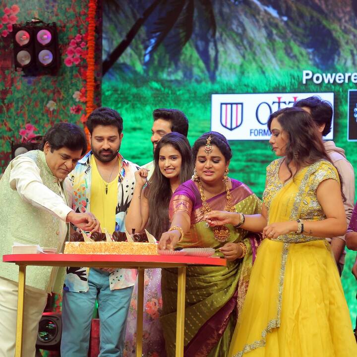 శతమానంభవతి సీరియల్ టీం సందడి. Image Credit: Gnapika Entertainments/ Instagram