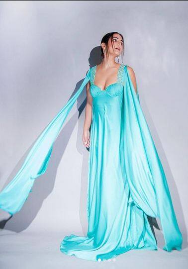 ਹਿਨਾ ਖਾਨ ਦਾ ਲੇਟੈਸਟ ਫੋਟੋਸ਼ੂਟ ਦੇਖ ਕੇ ਫੈਨਜ਼ ਨੂੰ ਯਾਦ ਆਈ 'ਅਲਾਦੀਨ ਦੀ ਜੈਸਮੀਨ'