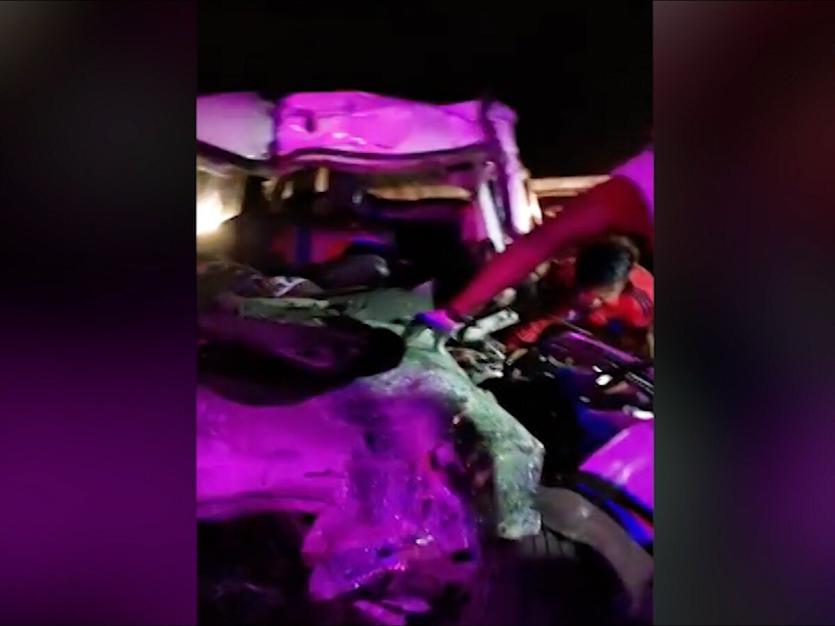 Mumbai-Pune Expressway Accident : मुंबई-पुणे एक्स्प्रेसवेवर भीषण अपघात; गाडीचा चक्काचूर, 5 जणांचा मृत्यू, तर दोनजण जखमी