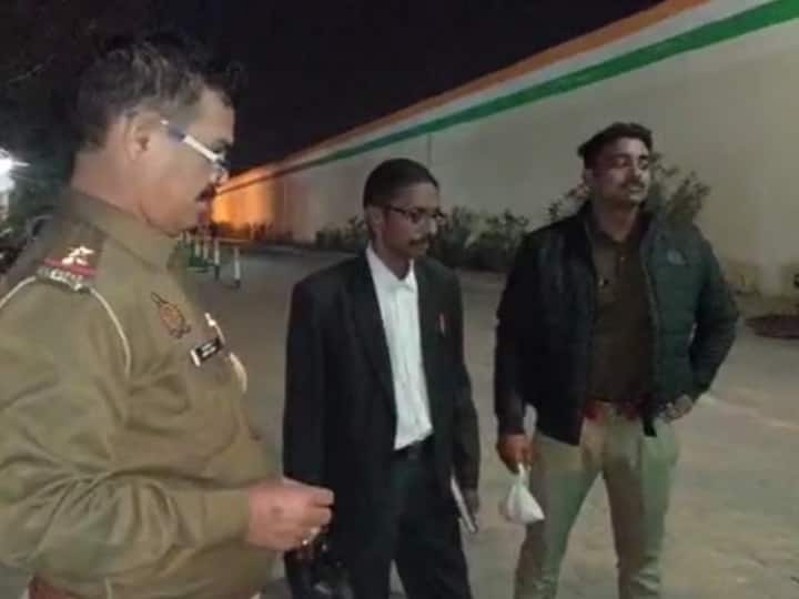 Meerut 2400 drug pills found lawyer slippers during prisoner meeting in jail police arrested ANN Meerut: कैदी से मिलने गए वकील के चप्पलों से मिली नशे की गोलियां, तलाशी में 2400 कैप्सूल मिले
