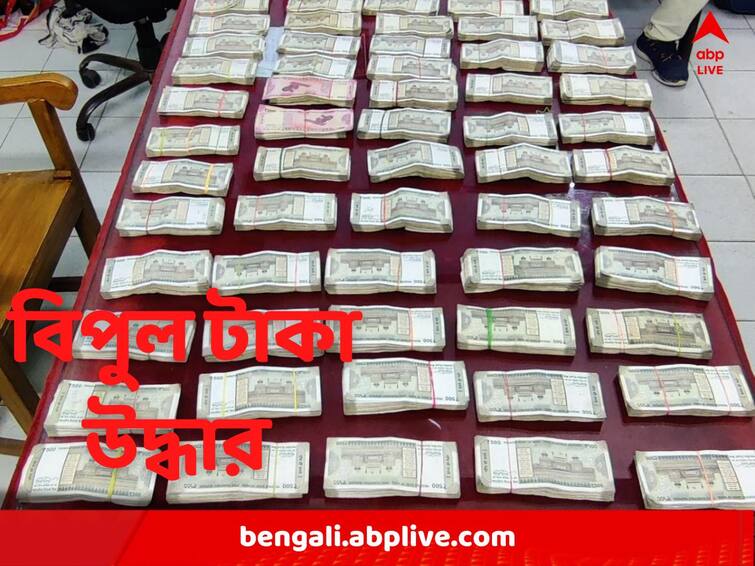 Howrah : Huge money recovered from station, man from Uttar Pradesh arrested Howrah Money Recovery : হাওড়া স্টেশনে ফের বিপুল টাকা উদ্ধার, গ্রেফতার উত্তরপ্রদেশের বাসিন্দা