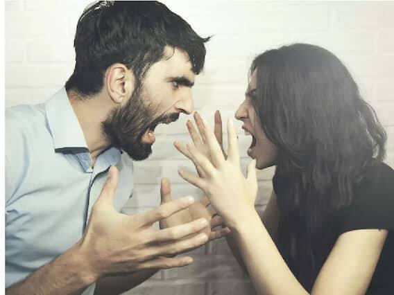 જે ઘરમાં સવારથી ઝઘડો, તકરાર અને વિવાદ થતા હોય ત્યાં લક્ષ્મીનો વાસ નથી થતો. જ્યાં પરિવારમાં સુમેળ હોય છે ત્યાં માતા લક્ષ્મીનો વાસ હોય છે. સવારે ઉઠ્યા પછી મનને શાંત રાખો, ગુસ્સો ન કરો.