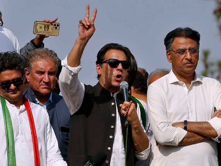 Imran Khan Arrest News Pakistan Temporary relief for Imran Khan as Lahore HC halts his arrest till tomorrow pakistan marathi news Imran Khan: पाकिस्तानमध्ये गृहयुद्ध... हिंसाचार सुरू, इम्रान खान यांना अटकेपासून तूर्तास दिलासा; पाकिस्तानमध्ये आतापर्यंत घडलं काय? 