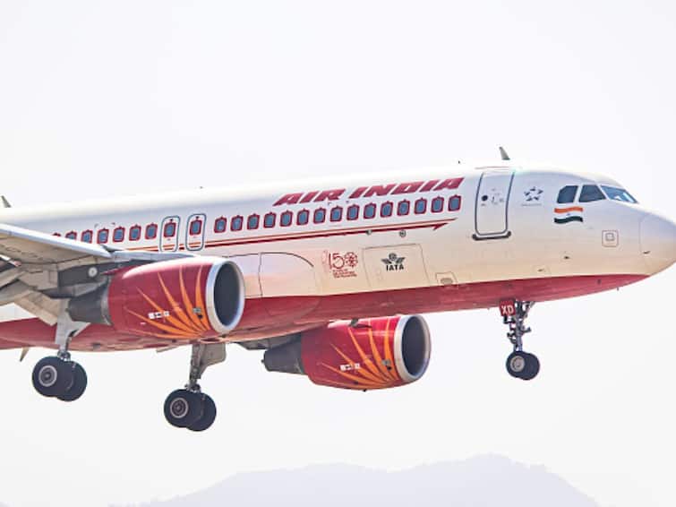 Air India once again in News Passenger urinates on Air India flight mid air arrested Air India: ફલાઇટમાં ફરી પેશાબ કાંડ, એર ઈન્ડિયામાં બની ઘટના, મુસાફરની ધરપકડ