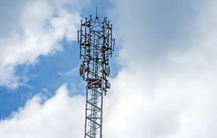 TRAI ने आंकड़े पेश किए, जिससे औसत डाउनलोड और अपलोड दोनों के मामले में 4G नेटवर्क स्पीड का एक चार्ट तैयार किया गया. इस चार्ट में जियो सबसे ऊपर है. वहीं, BSNL इस चार्ट में दूर - दूर तक नहीं है, क्योंकि BSNL की 4G सेवाएं रोल आउट होना बाकी है.