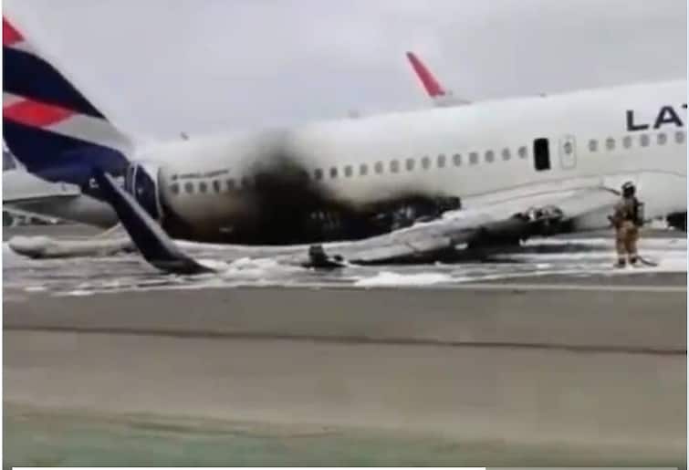 peru latam airlines flight collides with the truck on the runway and catches fire - two men died in the accident Peru: ஓடுபாதையில் இருக்கும் வாகனத்தில் மோதி விமான விபத்து.. இருவர் உயிரிழப்பு..