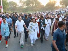Women In Maharashtra Join Rahul Gandhi For 'Shakti Walk' On Indira Gandhi's 105th Birth Anniversary — IN PICS