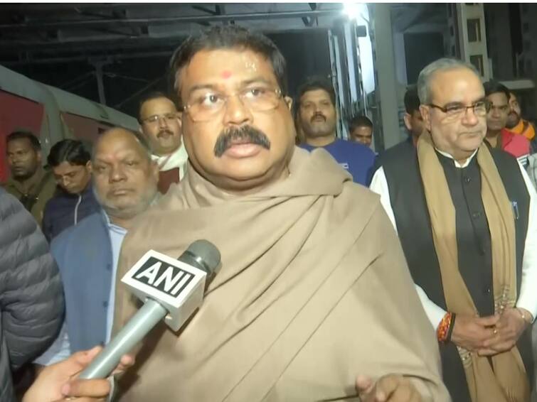 Kashi Tamil Sangamam: Union Minister Dharmendra Pradhan Welcomes Participants From Rameswaram At Varanasi