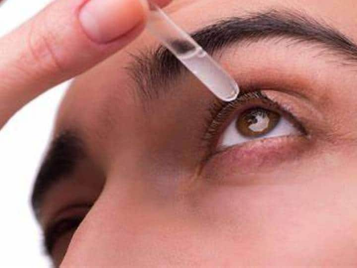 Dry Eyes: अक्सर आंखों में आंसू आपने देखा होगा लेकिन कुछ लोगों का आंख बिल्कुल ड्राय रहता है. अगर आपका या आपके घर में किसी भी व्यक्ति का आंख ड्राय है तो समझ लेना आंखों में किसी तरह की गड़बड़ी शुरू है.