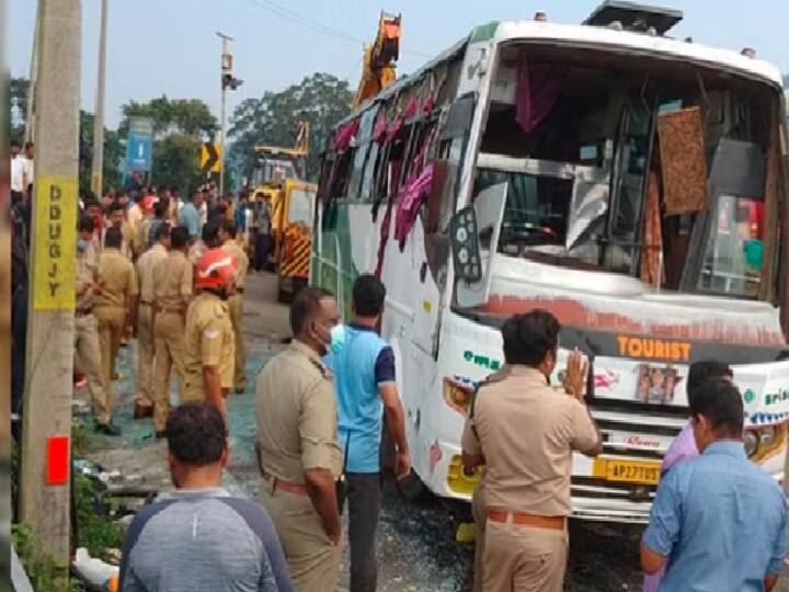 Andhra Pradesh: More than 20 injured as bus carrying Sabarimala pilgrims overturns in Pathanamthitta Accident : ஐயப்ப பக்தர்கள் சென்ற வேன் விபத்து - 20 பேர் காயம்..! சபரிமலைக்கு சென்றபோது அசம்பாவிதம்..