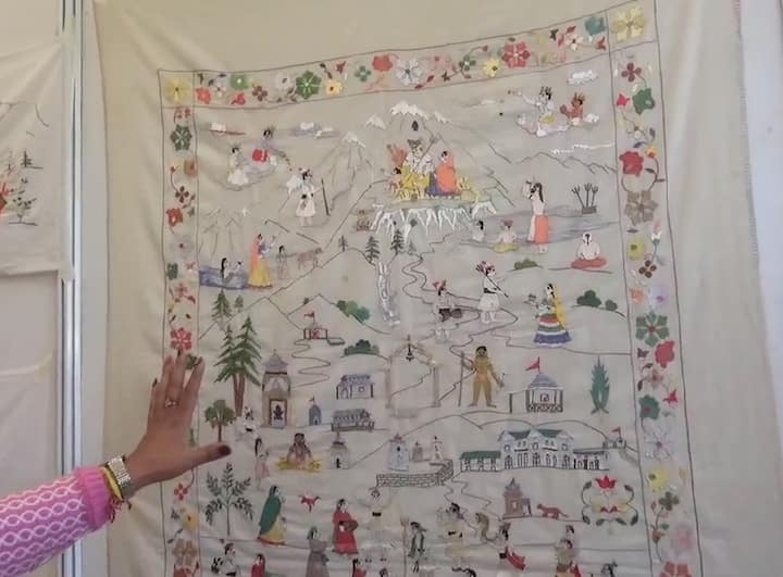 ਚੰਬਾ ਰੁਮਾਲ ਖਿੱਚ ਦਾ ਕੇਂਦਰ ਬਣਿਆ ਹੋਇਆ ਹੈ। ਚੰਬਾ ਰੁਮਾਲ ਦੁਨੀਆ ਦਾ ਸਭ ਤੋਂ ਮਹਿੰਗਾ ਰੁਮਾਲ ਹੈ। ਜਿਸ ਦੀ ਕੀਮਤ ਲੱਖਾਂ ਵਿੱਚ ਹੈ।