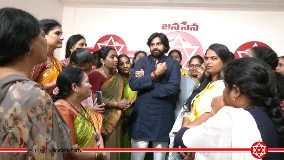 Pawan Kalyan Meets Veera Mahila : ఝూన్సీ లక్ష్మీబాయి జయంతి వేడుకల్లో పవన్ కల్యాణ్ | DNN | ABP Desam