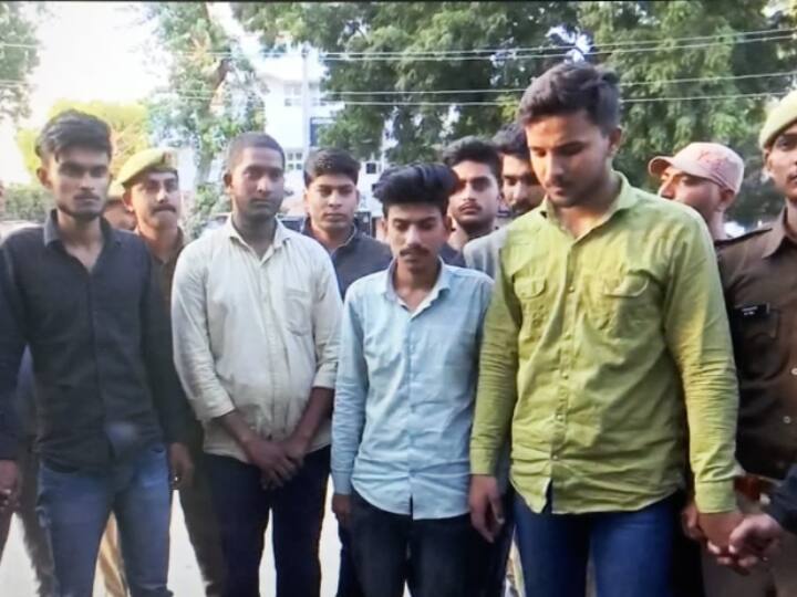 Prayagraj: फाफामऊ में हुई डकैती मामले में पुलिस का खुलासा, कर्ज चुकाने के लिए डाली थी डकैती Prayagraj Police disclosed in the robbery case in Phaphamau youth had committed robbery to repay loan ANN Prayagraj: फाफामऊ में हुई डकैती मामले में पुलिस का खुलासा, कर्ज चुकाने के लिए डाली थी डकैती