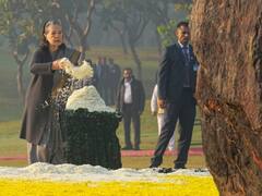 Indira Gandhi Birth Anniversary: सोनिया, राहुल सहित अन्य कांग्रेस नेताओं ने पूर्व पीएम इंदिरा गांधी को जयंती पर श्रद्धांजलि दी
