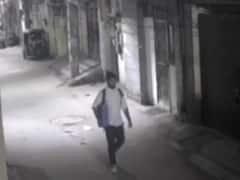 Delhi Murder Case: டெல்லி கொலை வழக்கு : வெளியான அதிர்ச்சி சிசிடிவி... பையுடன் நடந்து செல்வது யார்?