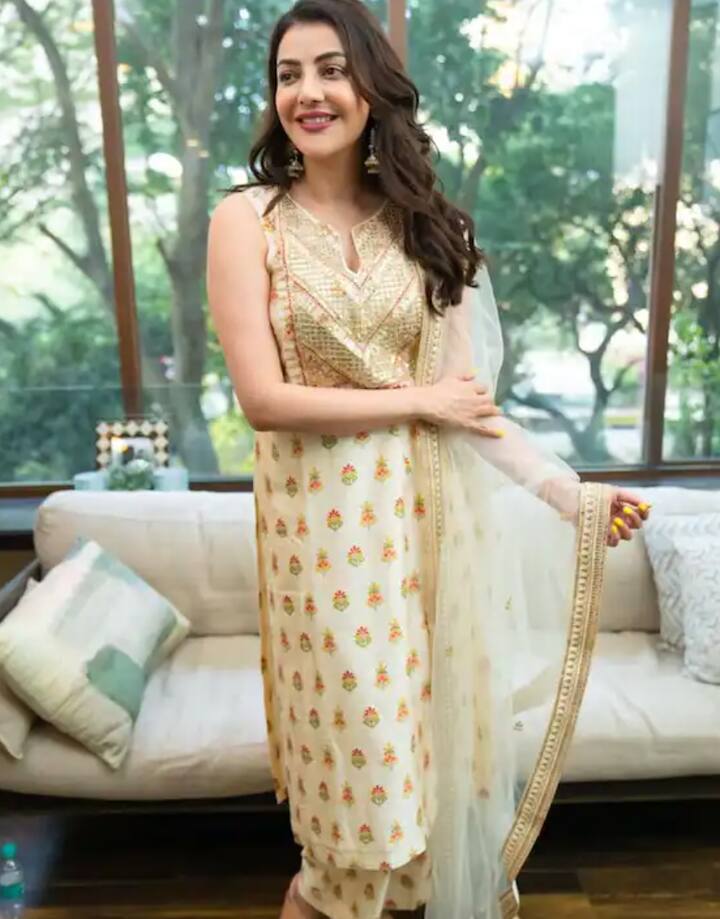 ਕਾਜਲ ਅਗਰਵਾਲ ਹਰ ਲੁੱਕ 'ਚ ਪ੍ਰਸ਼ੰਸਕਾਂ ਨੂੰ ਦੀਵਾਨਾ ਬਣਾ ਦਿੰਦੀ ਹੈ। ਉਸਦਾ ਨਵੀਨਤਮ ਪਰੰਪਰਾਗਤ ਅਵਤਾਰ ਸੱਚਮੁੱਚ ਸ਼ਲਾਘਾਯੋਗ ਹੈ।