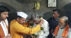 In Pics : आळंदीत संजीवन समाधी सोहळा; मंत्री चंद्रकांत पाटलांनी घेतलं माऊलीचं दर्शन