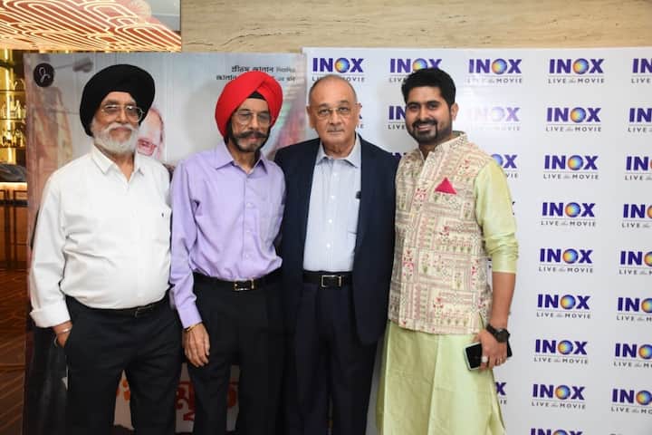 তাঁদের এই ভালবাসায় ভরা পরিবারকে পছন্দ করেন এলাকার সমস্ত মানুষ। সনাতন কথা বলতে পারেন না। কিন্তু দীর্ঘদিন ধরে তাঁর পরিচিত ব্যক্তিরা তাঁর মনের ভাব বুঝতে পারেন।