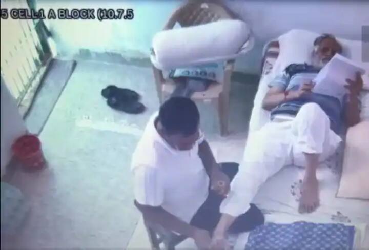 AAP Minister Satyendar Jain Gets Massages and all refreshments In Jail Video : சிறையில் ஆம் ஆத்மி அமைச்சருக்கு மசாஜ்.. வெளியான பரபரப்பு வீடியோ.. நடந்தது என்ன?