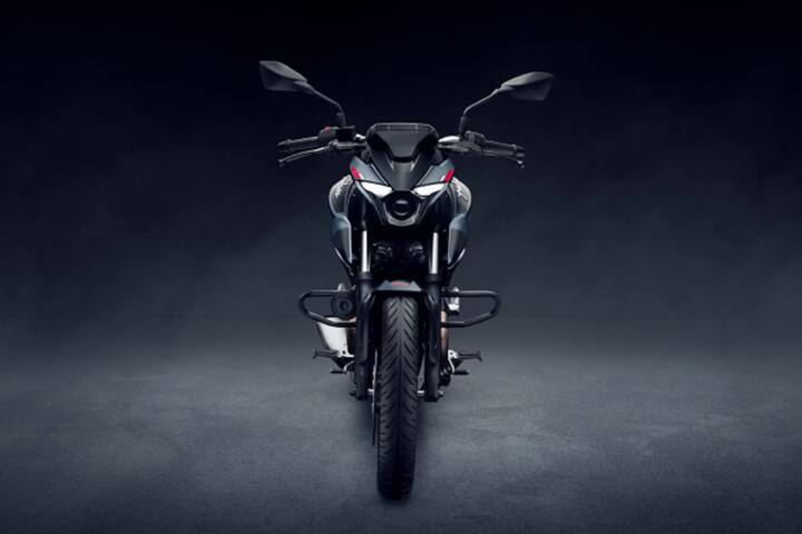 बजाज पल्सर, राइडर्स की आल टाइम फेवरेट मोटरसाइकिल, अपने नए मॉडल्स बजाज पल्सर एन250 और एफ250 में मौजूद है. इनकी कीमत क्रमशः 1.45 और 1.41 लाख रूपये एक्स-शोरूम है.