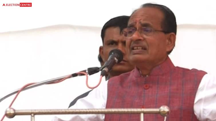 What statement did Shivraj Singh Chauhan give about Congress leader Manmohan Singh? | ‘મોની બાબા બોલતે હી નહી થે.. મા બેટે હી બોલતે થે..’, જાણો કોંગ્રેસના કયા દિગ્ગજને કહ્યા ‘મોની બાબા’