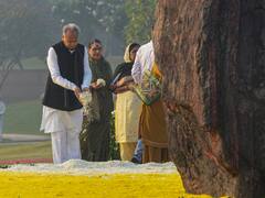 Indira Gandhi Birth Anniversary: सोनिया, राहुल सहित अन्य कांग्रेस नेताओं ने पूर्व पीएम इंदिरा गांधी को जयंती पर श्रद्धांजलि दी